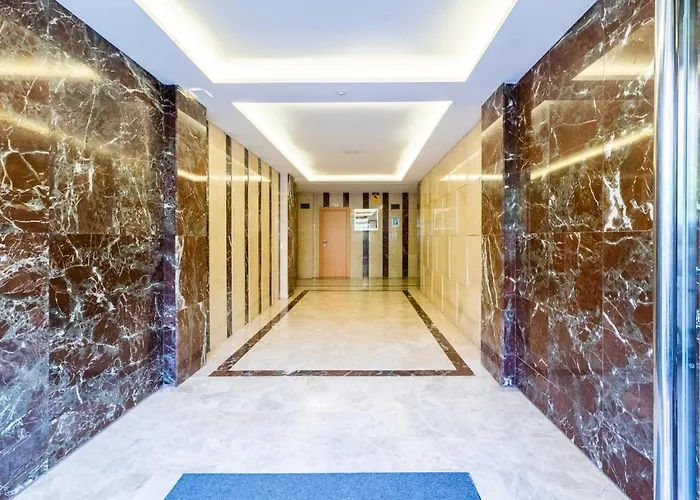 Apartamento moderno junto a Plaza Toros y Hospitales con Parking bajo petición