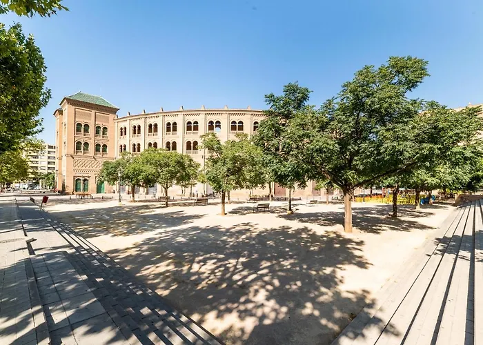 Apartamento moderno junto a Plaza Toros y Hospitales con Parking bajo petición