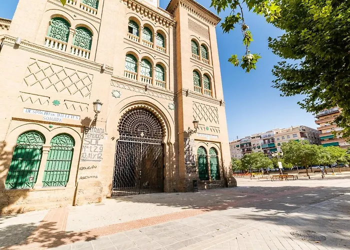 Apartamento moderno junto a Plaza Toros y Hospitales con Parking bajo petición